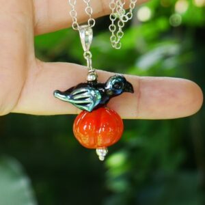 Collier Corbeau sur sa citrouille