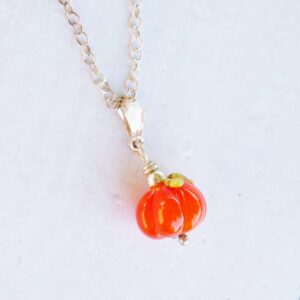 Collier petite citrouille magique