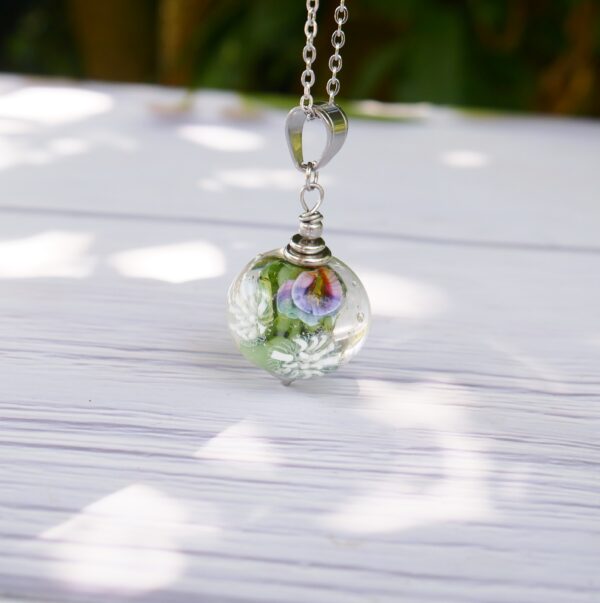 Collier floral parme