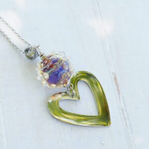 Collier perle violette et son joli coeur