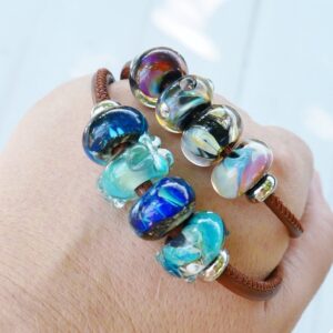 Bracelet simili cuir perles bleues