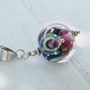 Collier avec une belle galaxie
