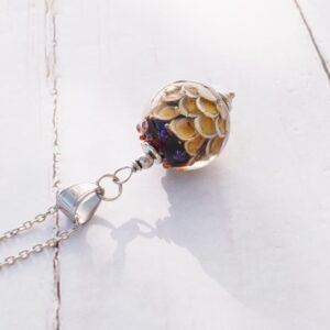 Collier aux pétales dorés