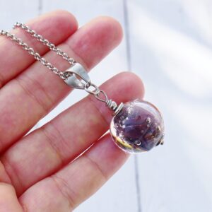 Joli collier perle violette