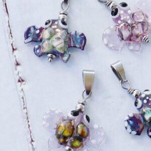 Mini tortue violette foncée