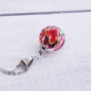 Collier jolies fleurs rouges et son abeille