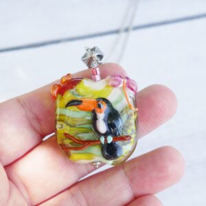 Magnifique collier toucan