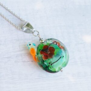 Collier tropical et son petit perroquet