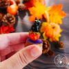 Mini déco petit chat noir sur sa citrouille - Thumbnail Image 2