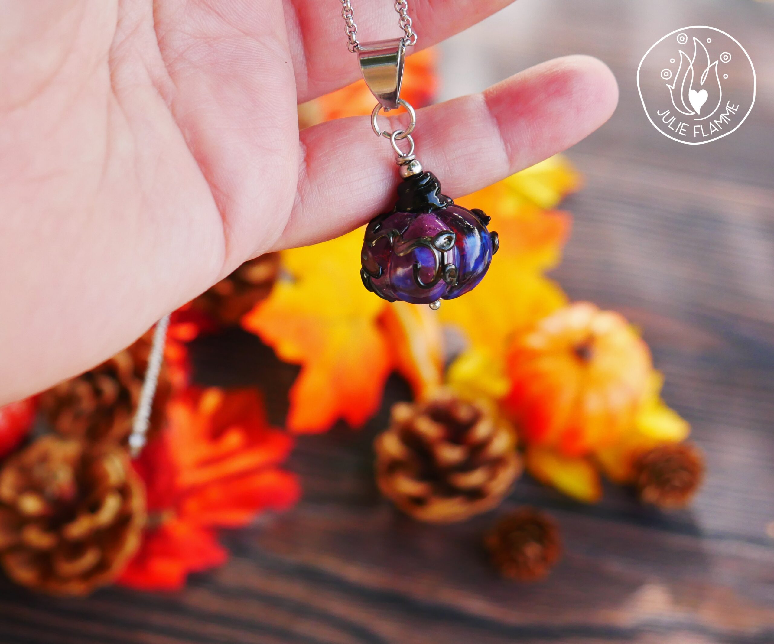 Joli collier citrouille violette – Image 2