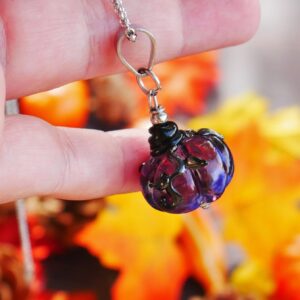 Joli collier citrouille violette
