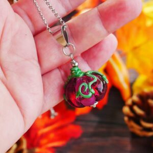 Joli collier citrouille violette aux reflets roses
